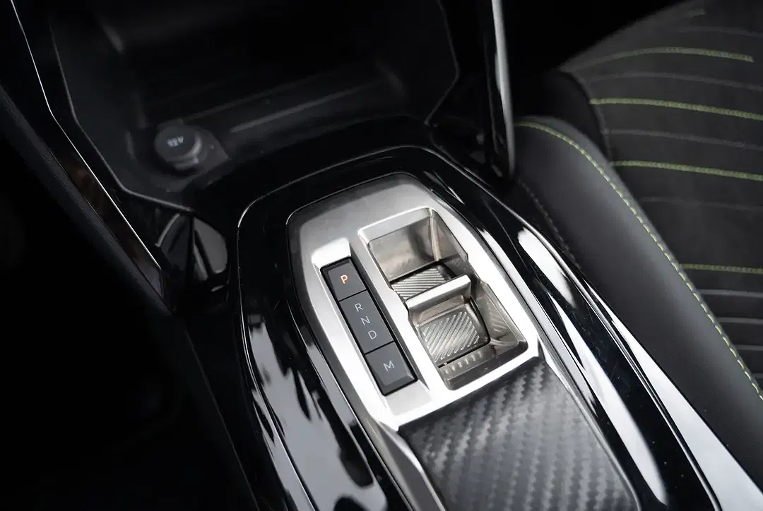 Peugeot 2008 145 e-DSC6 Hybrid GT - Thumbnail 12