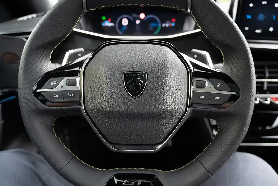 Peugeot 2008 145 e-DSC6 Hybrid GT - Thumbnail 14