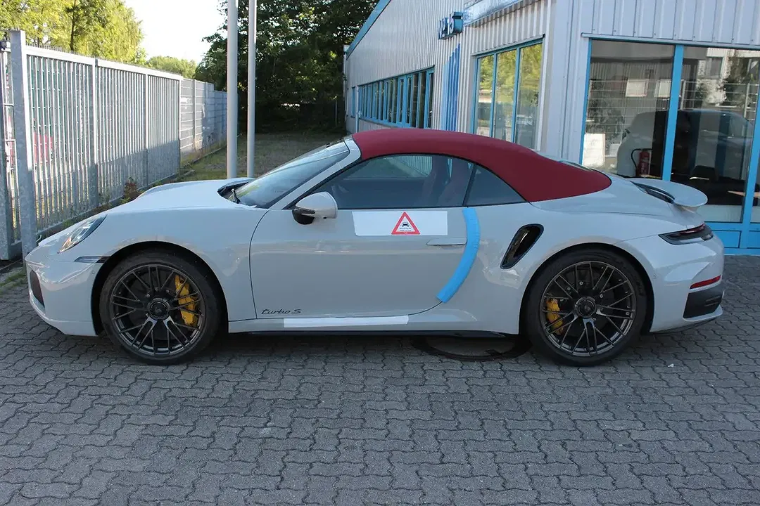 Porsche 911 Turbo S Cabriolet - Thumbnail 4