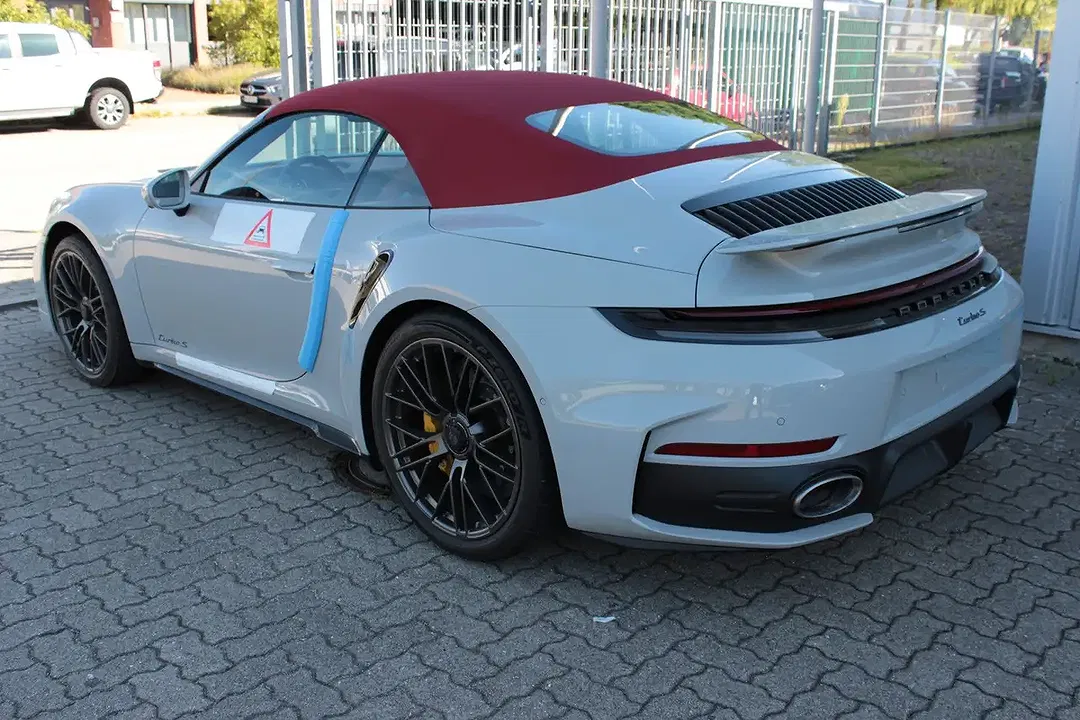 Porsche 911 Turbo S Cabriolet - Thumbnail 5