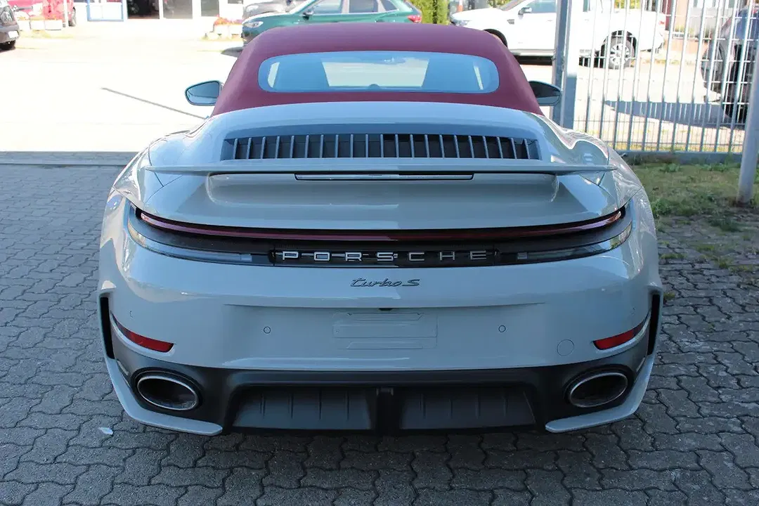 Porsche 911 Turbo S Cabriolet - Thumbnail 6