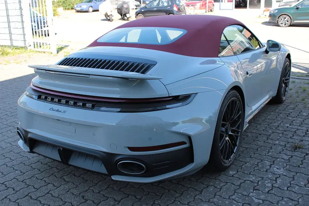 Porsche 911 Turbo S Cabriolet - Thumbnail 7