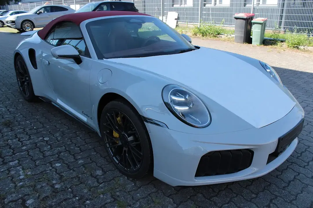 Porsche 911 Turbo S Cabriolet - Thumbnail 8