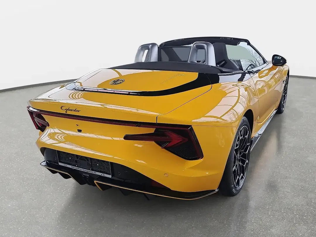 MG Cyberster EV - Thumbnail 4