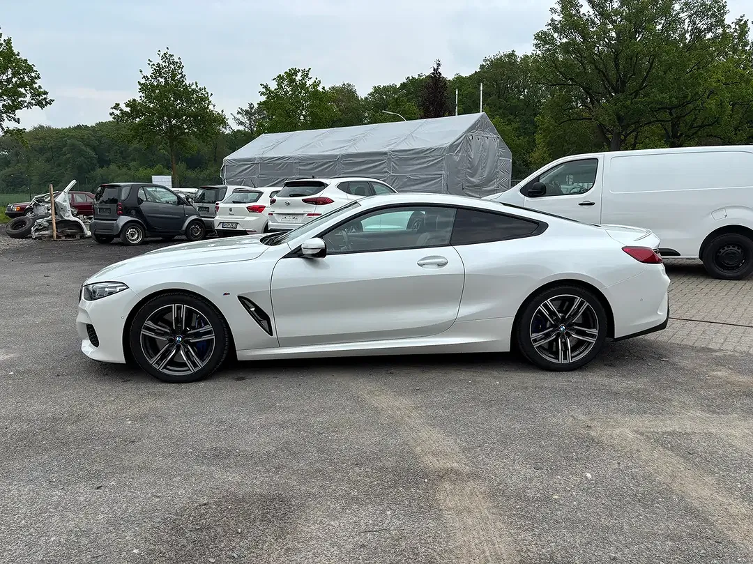 BMW M850 xDrive - Thumbnail 3