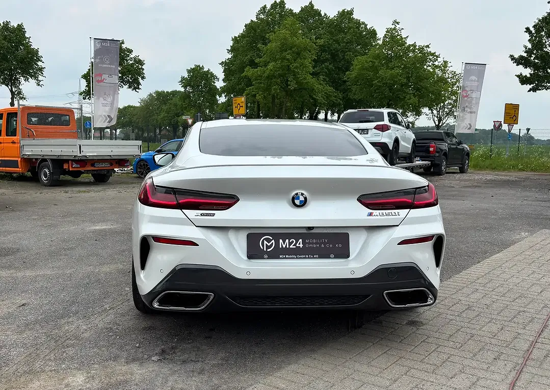 BMW M850 xDrive - Thumbnail 4