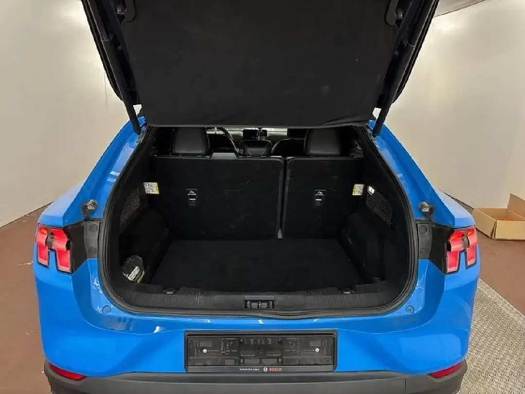 Ford Mustang Mach-E - Thumbnail 5