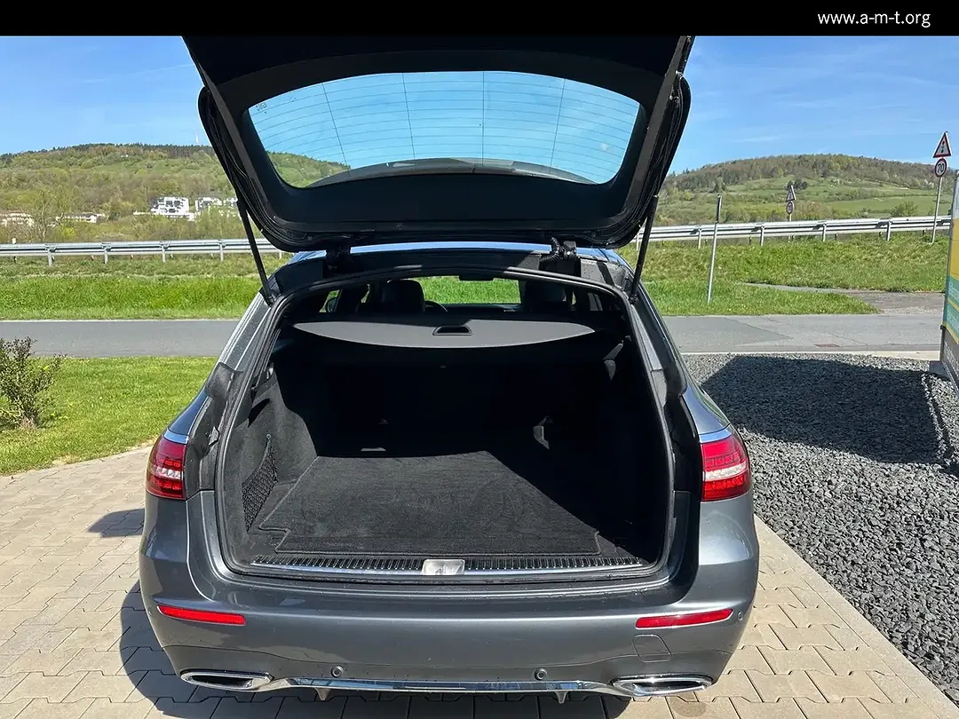 Mercedes-Benz E 220 AMG Line - Thumbnail 12