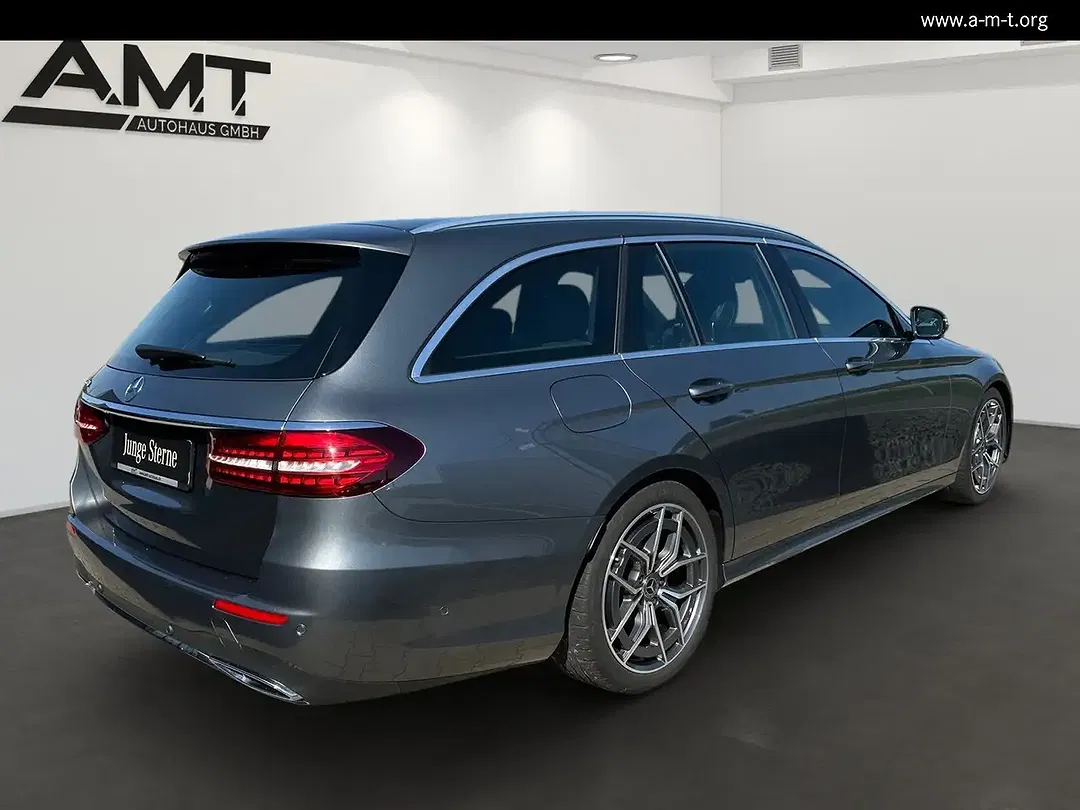 Mercedes-Benz E 220 AMG Line - Thumbnail 3