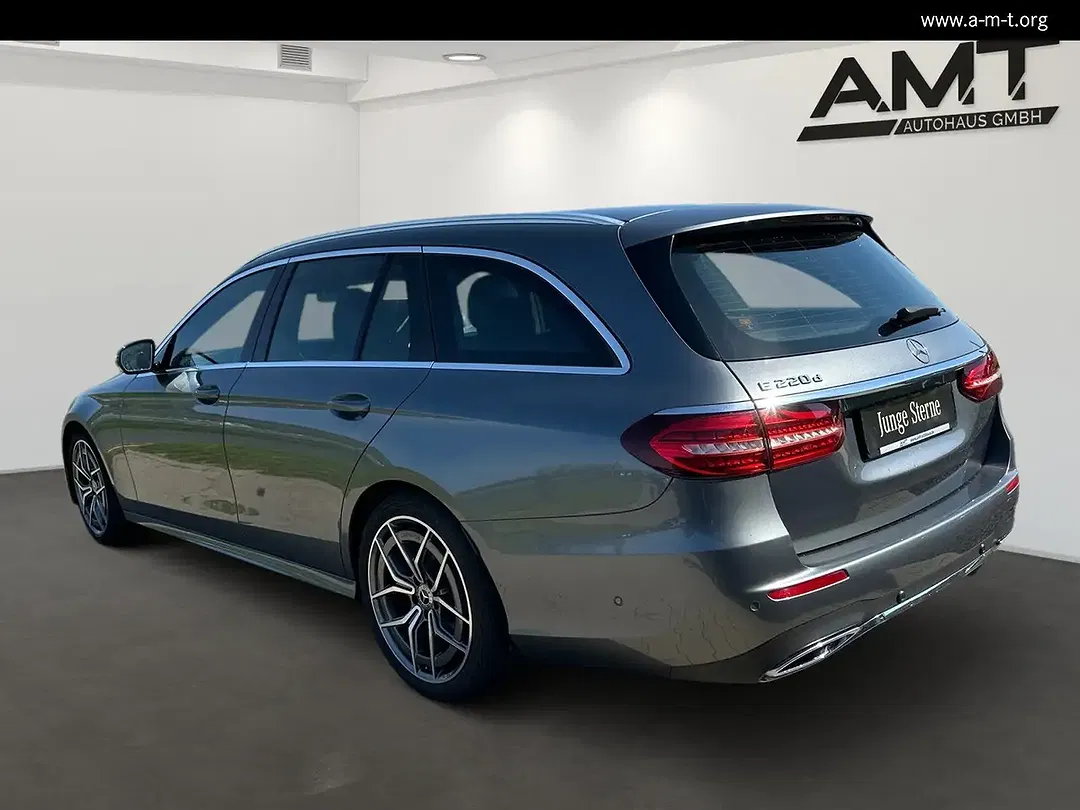 Mercedes-Benz E 220 AMG Line - Thumbnail 4