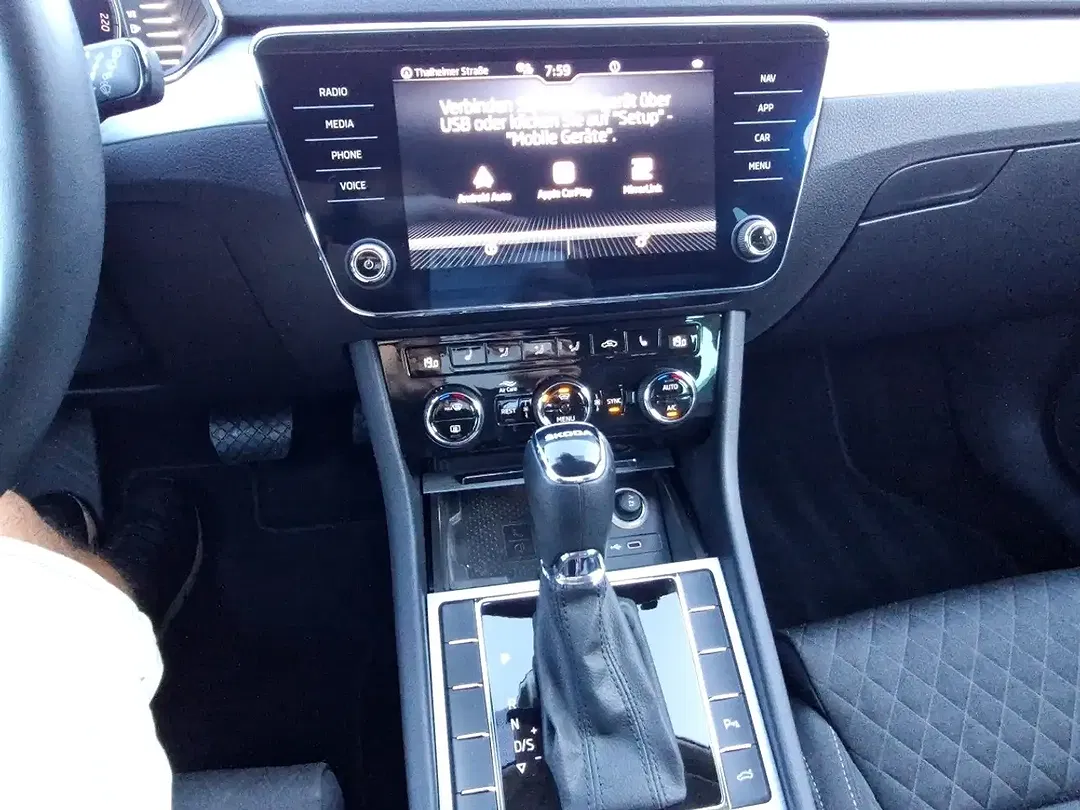 Skoda Superb 2.0 TDI DSG Combi Ambition - Thumbnail 11
