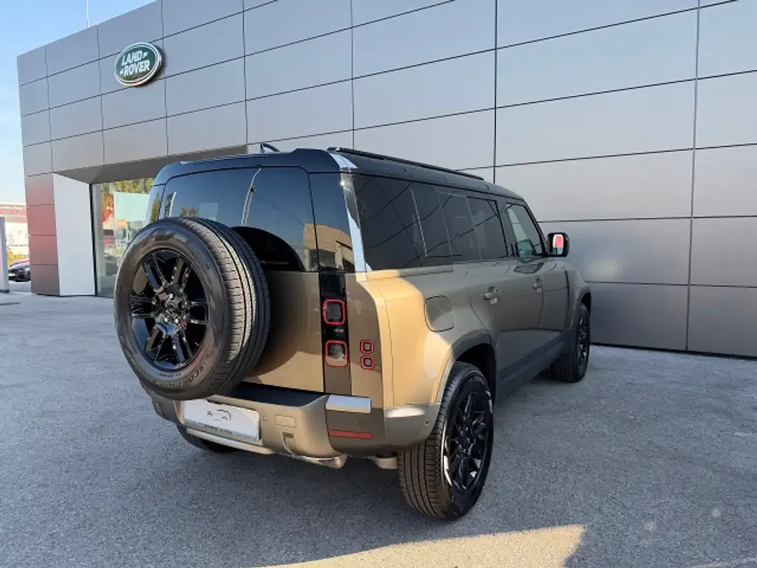 Land Rover Defender P300e PHEV 110 S - Thumbnail 6