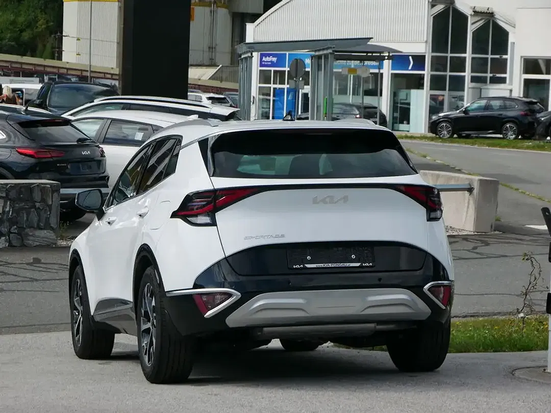 Kia Sportage 1.6 T-GDI MHEV DCT AWD Gold - Thumbnail 2