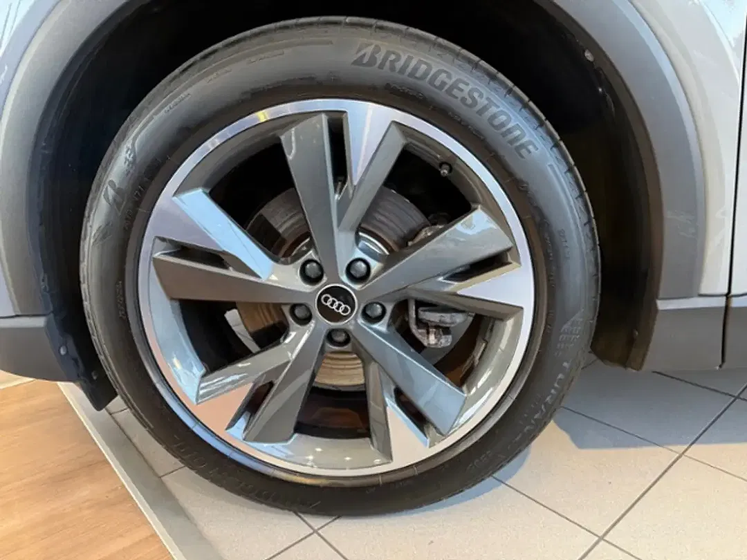Audi Q4 e-tron 35 - Thumbnail 11