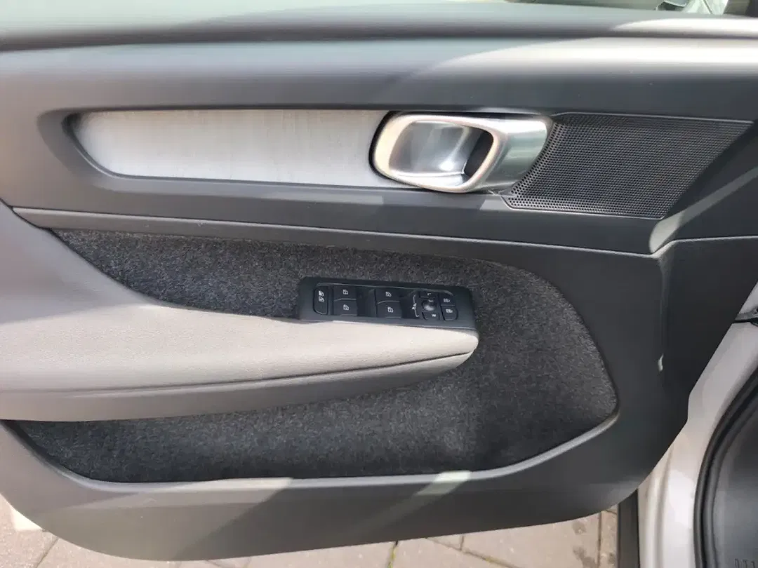 Volvo XC40 B3 Core - Thumbnail 12