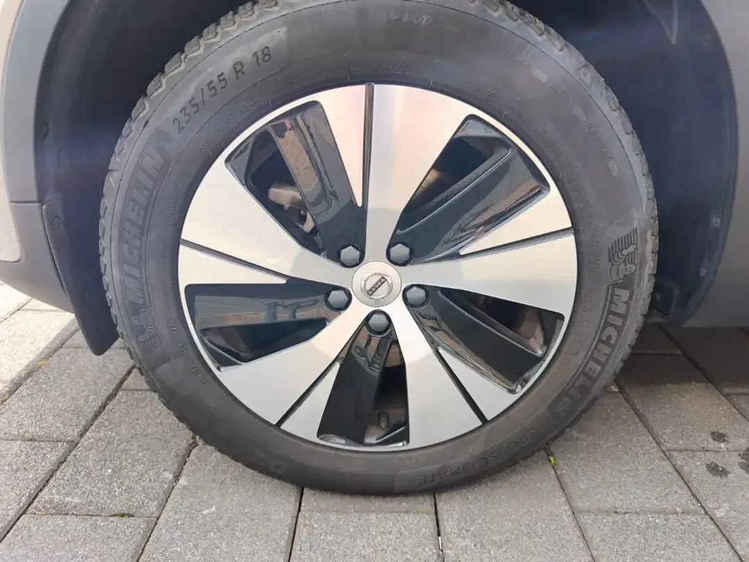Volvo XC40 B3 Core - Thumbnail 4