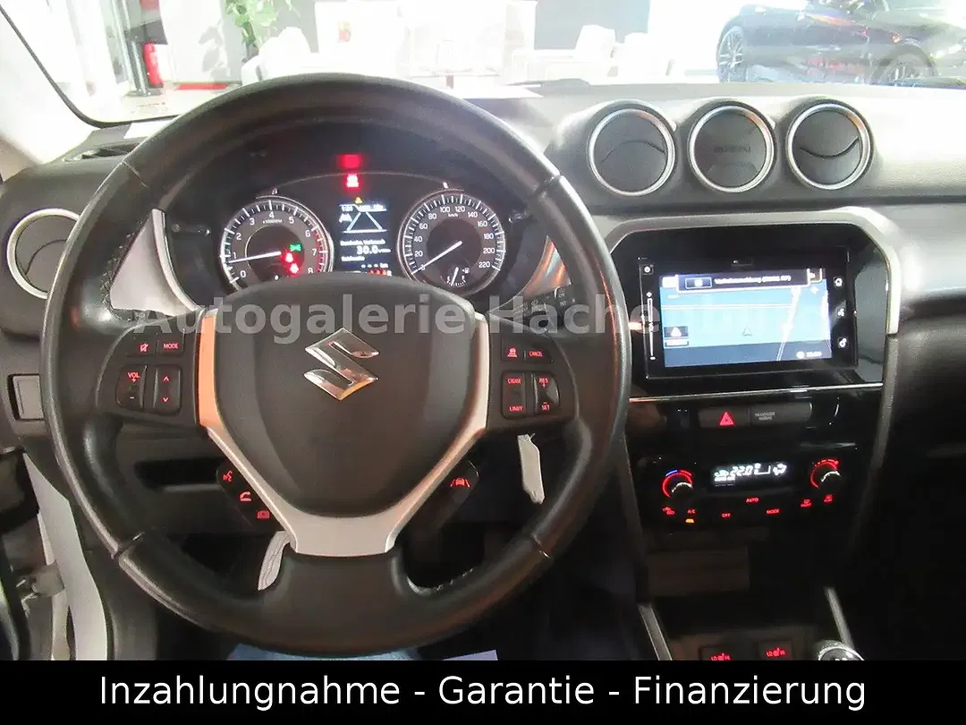 Suzuki Vitara Hybrid 4x4 - Thumbnail 11