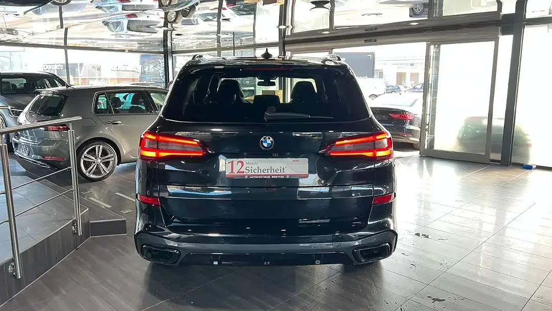 BMW X5 M - Thumbnail 3
