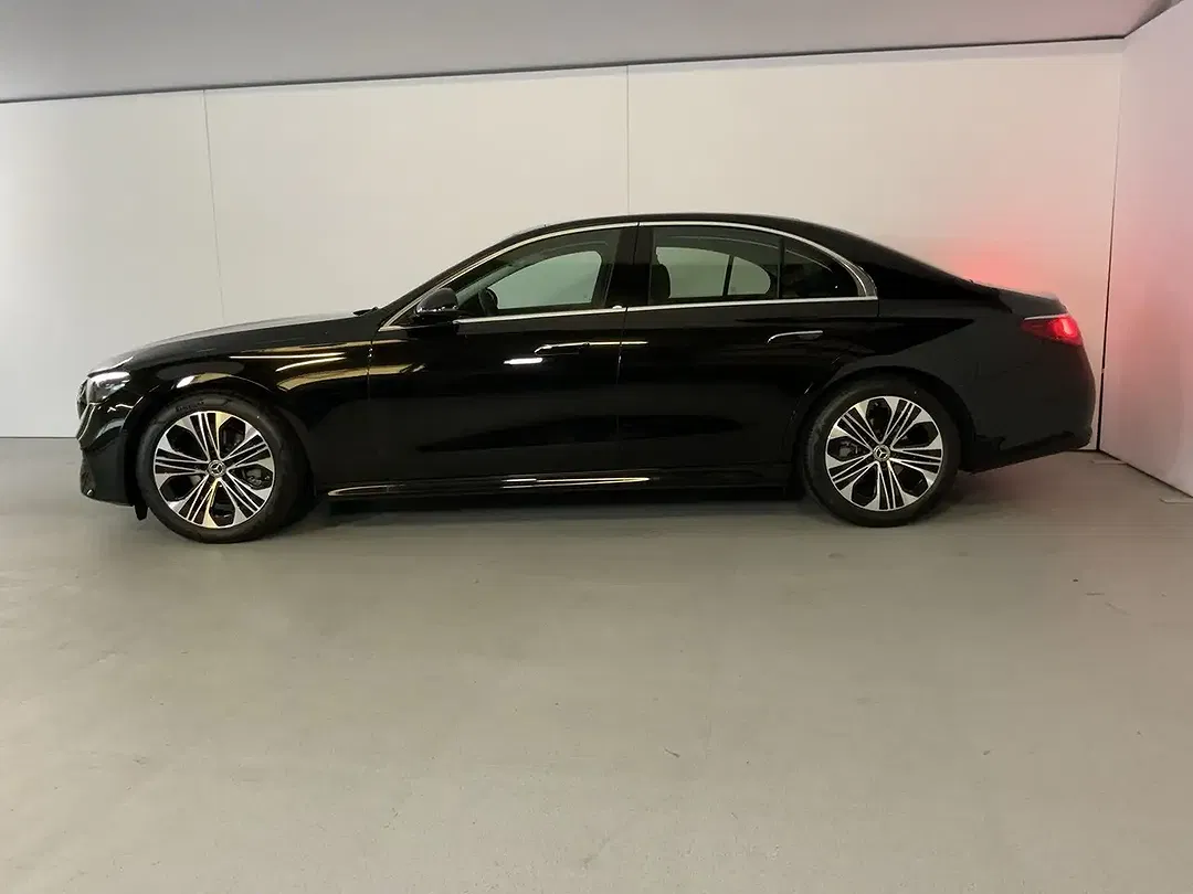 Mercedes-Benz E 220 Avantgarde - Thumbnail 2