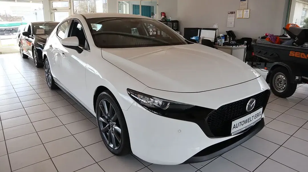 Mazda 3 - Thumbnail 3