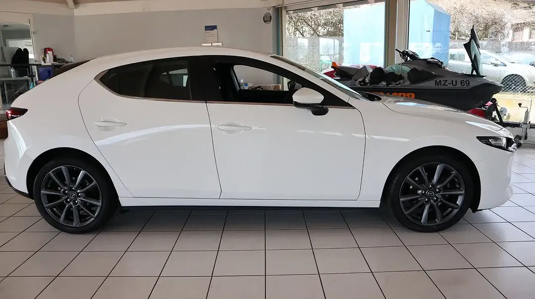 Mazda 3 - Thumbnail 4