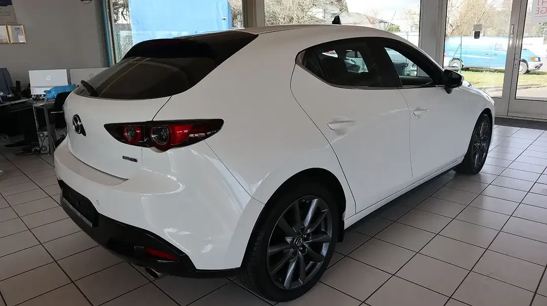Mazda 3 - Thumbnail 5