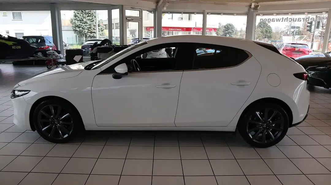 Mazda 3 - Thumbnail 8