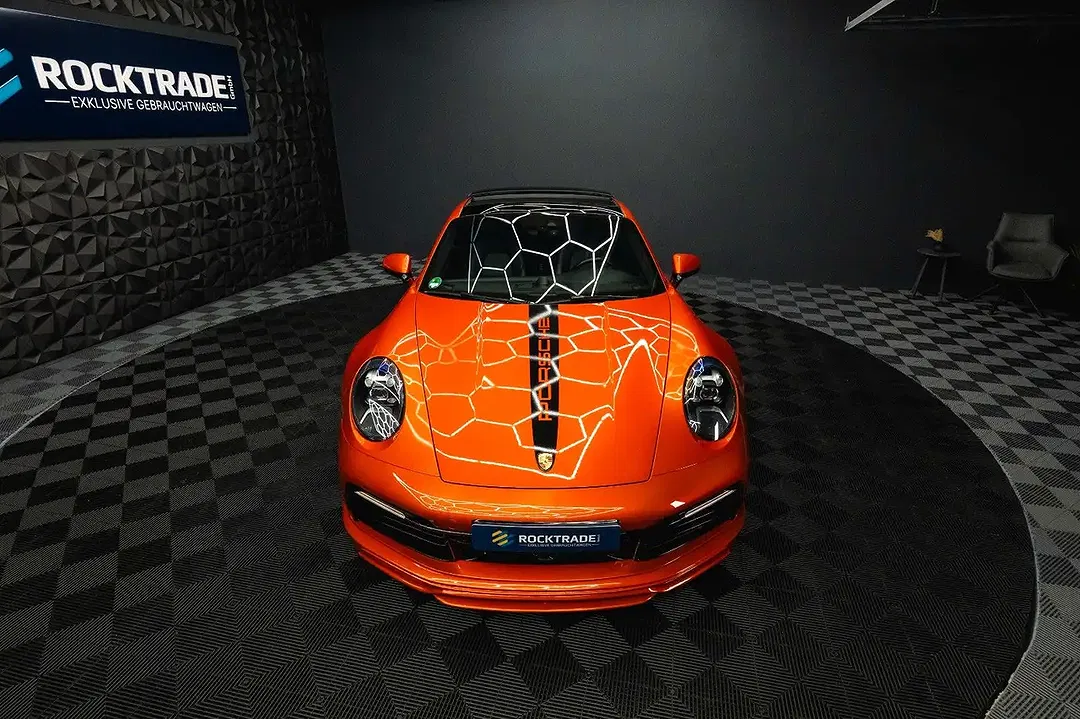 Porsche 992 Carrera 4 S - Thumbnail 3