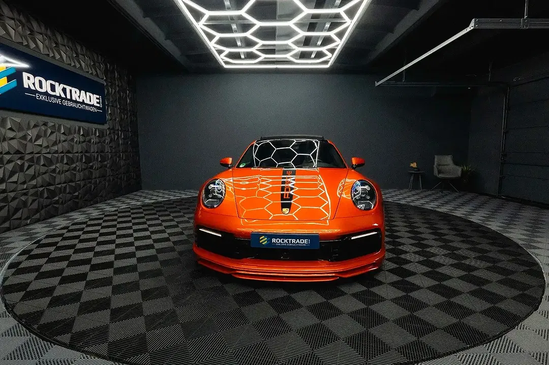 Porsche 992 Carrera 4 S - Thumbnail 4