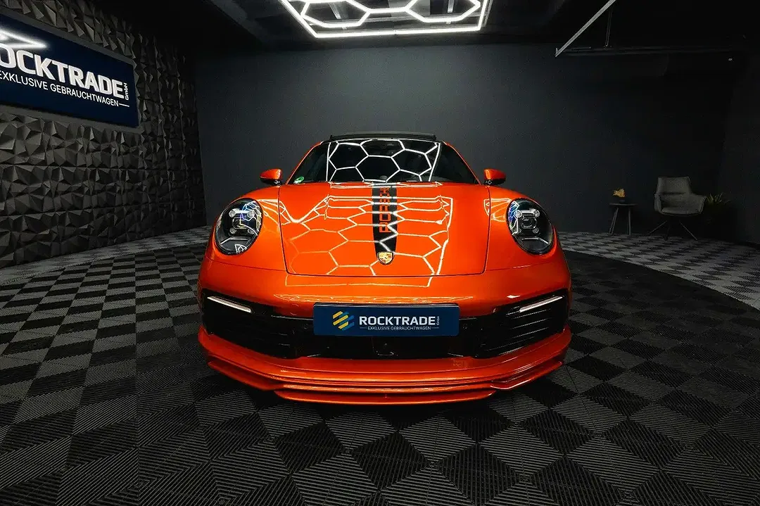 Porsche 992 Carrera 4 S - Thumbnail 6