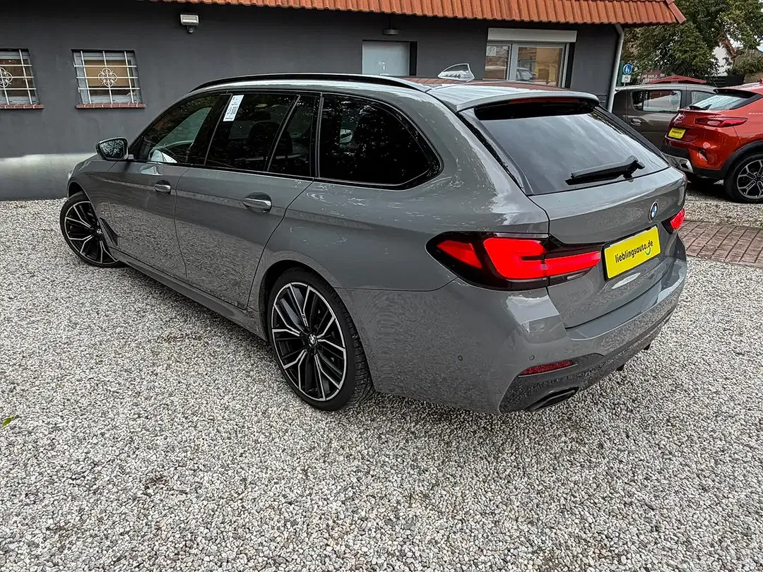 BMW 540 xDrive Touring M Sport - Thumbnail 3