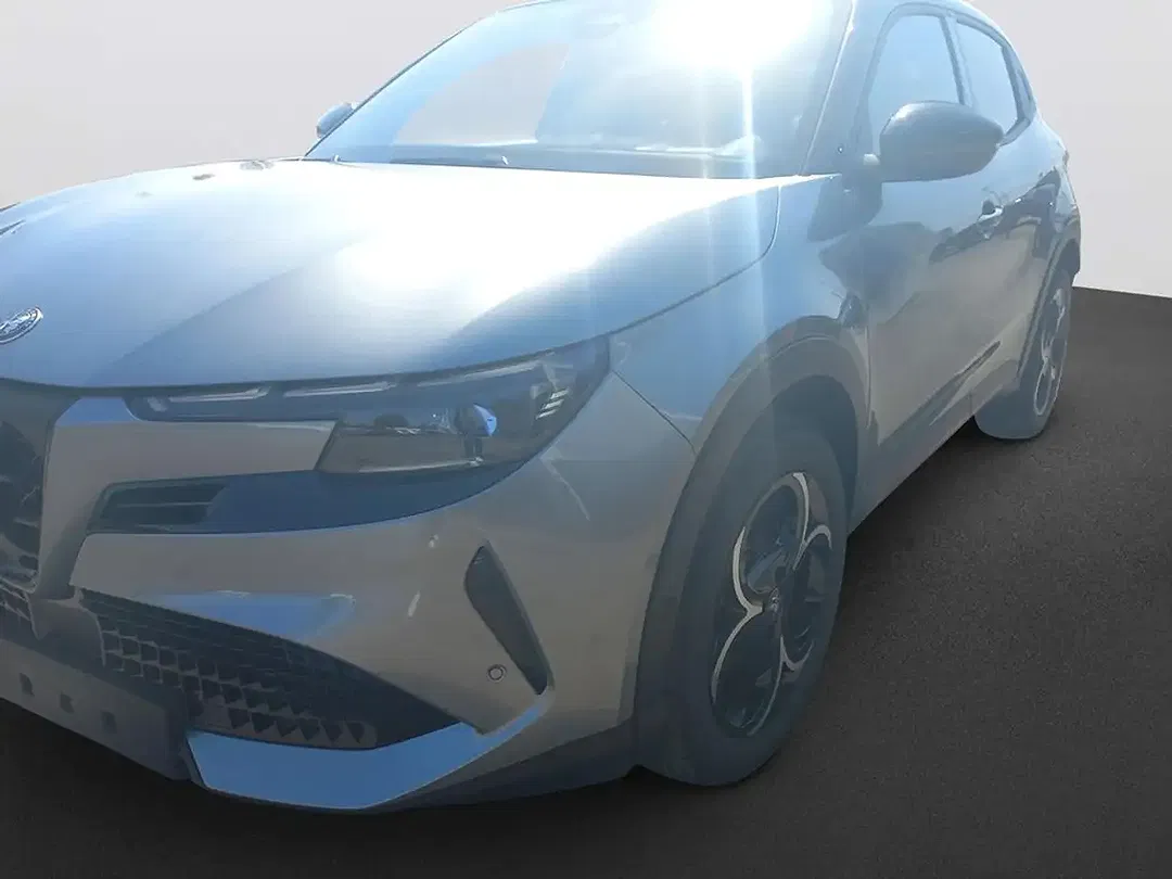 Alfa Romeo Junior 1.2 Ibrida Q4 Ti - Thumbnail 6