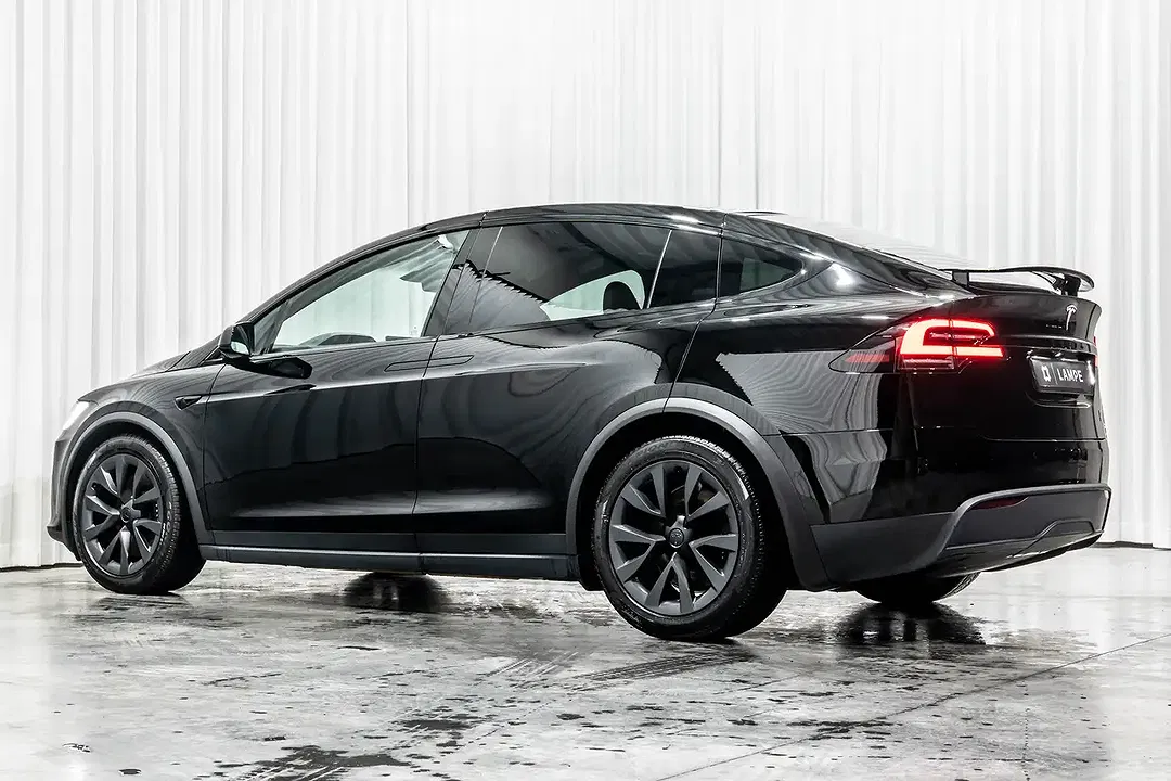 Tesla Model X AWD Plaid - Thumbnail 11