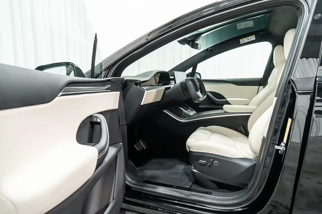 Tesla Model X AWD Plaid - Thumbnail 14