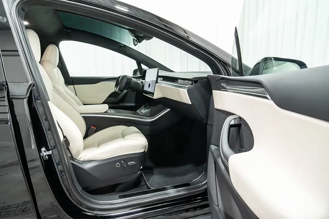 Tesla Model X AWD Plaid - Thumbnail 16