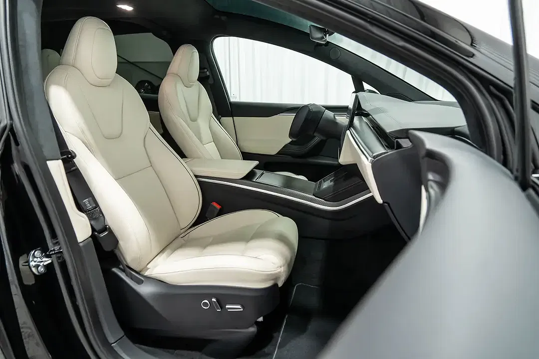 Tesla Model X AWD Plaid - Thumbnail 17