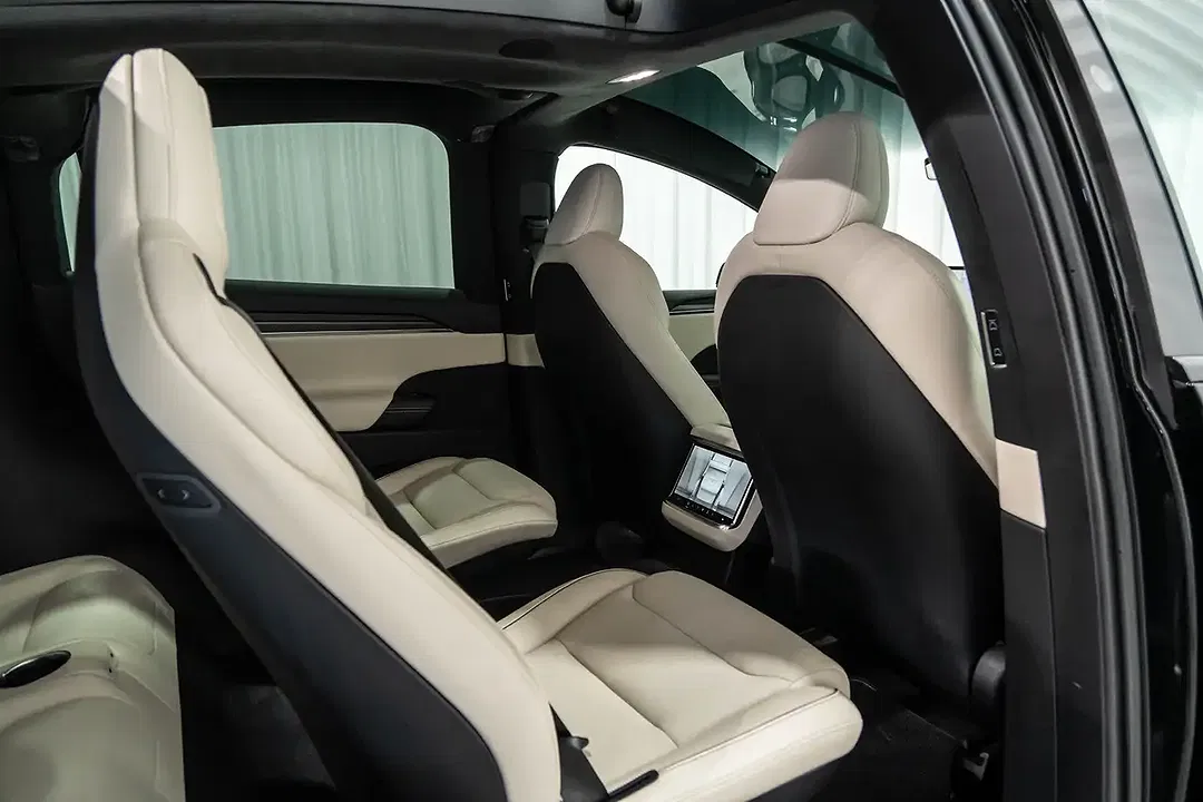 Tesla Model X AWD Plaid - Thumbnail 18