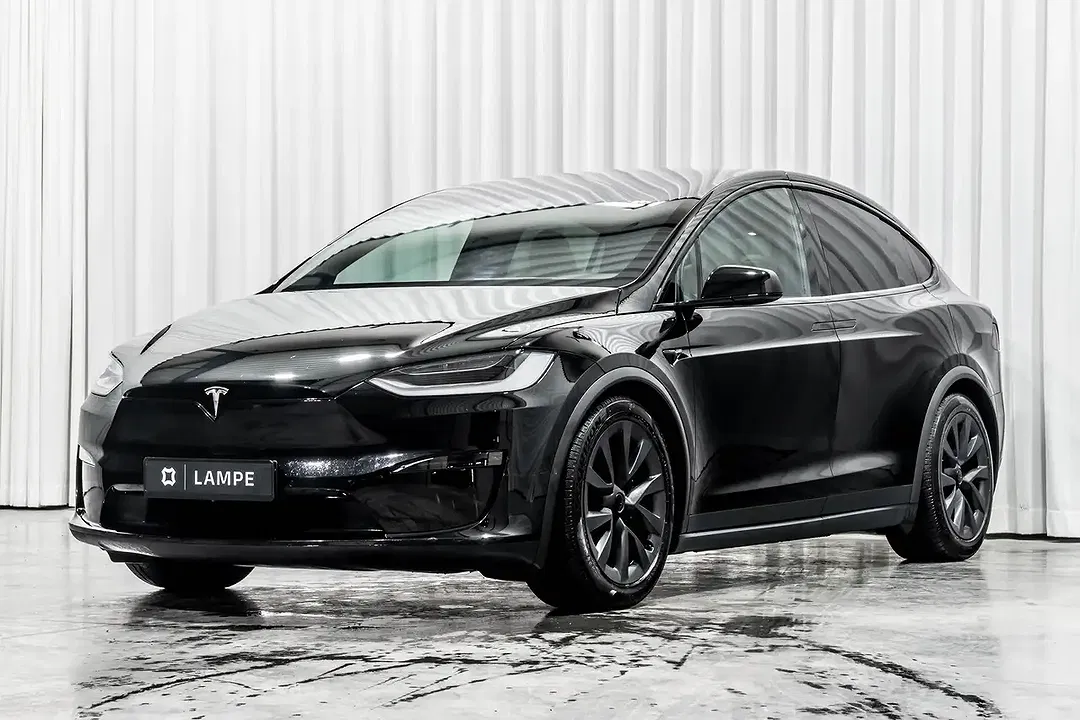 Tesla Model X AWD Plaid - Thumbnail 3