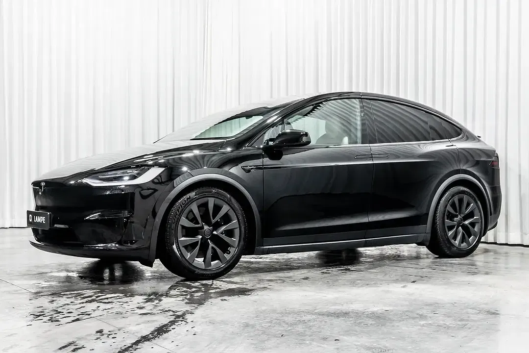 Tesla Model X AWD Plaid - Thumbnail 4