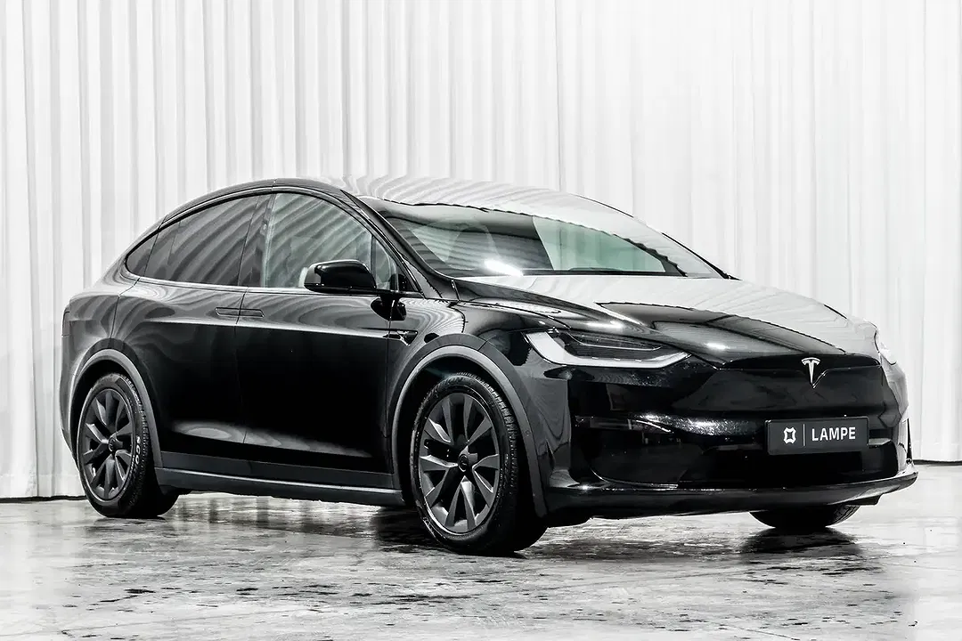 Tesla Model X AWD Plaid - Thumbnail 5