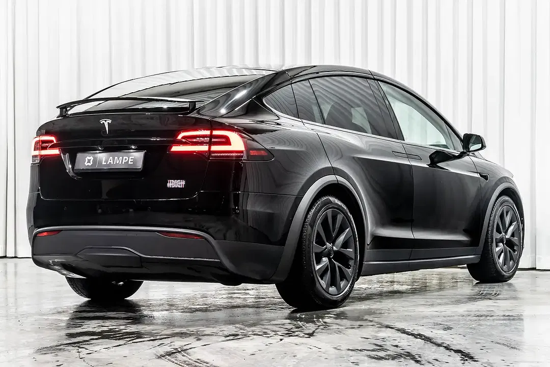 Tesla Model X AWD Plaid - Thumbnail 8