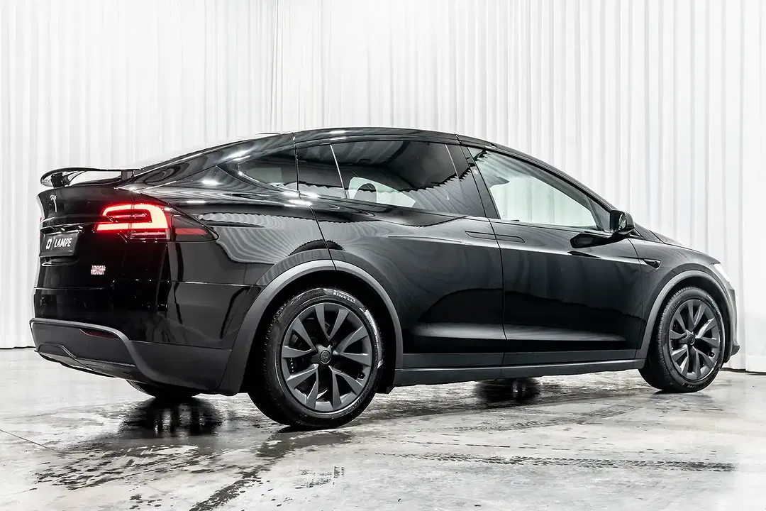 Tesla Model X AWD Plaid - Thumbnail 9