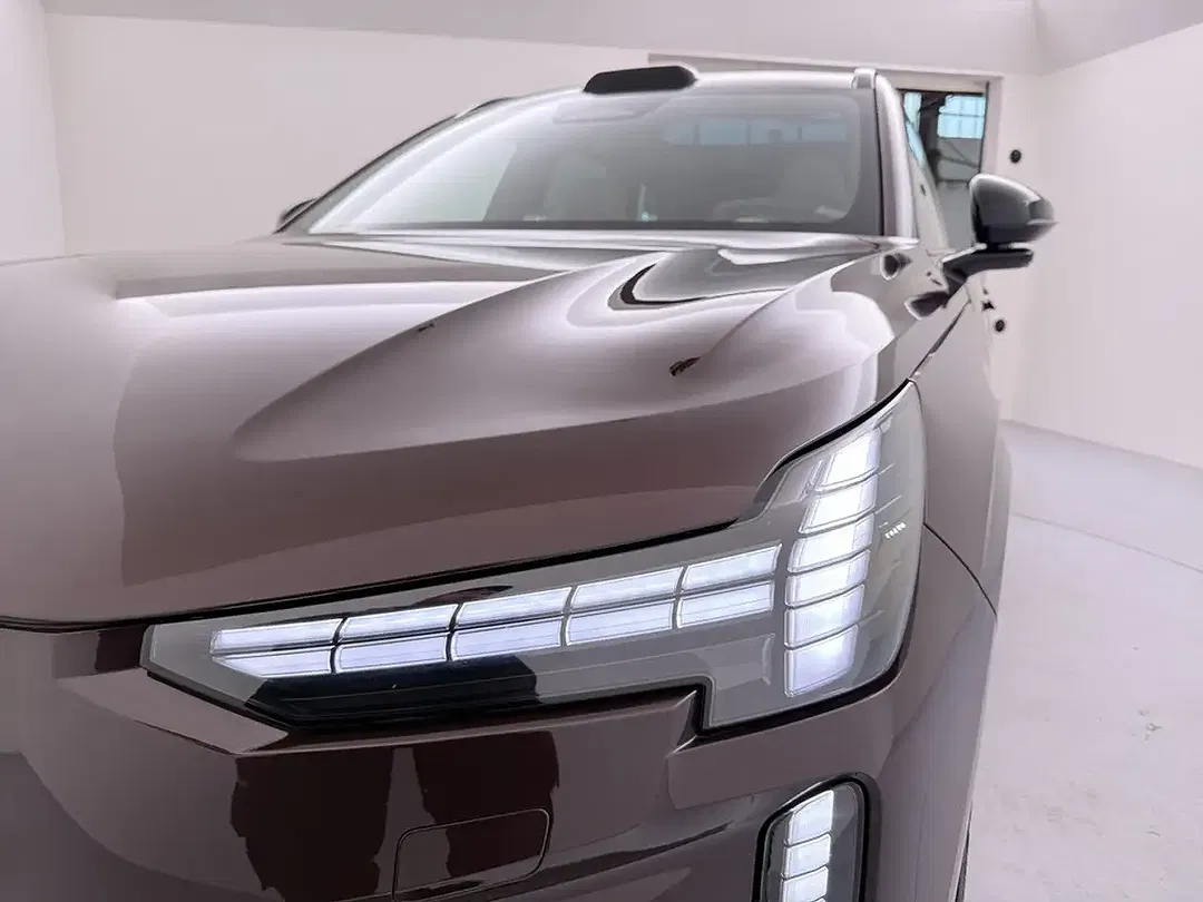 Volvo EX90 eAWD Plus - Thumbnail 10
