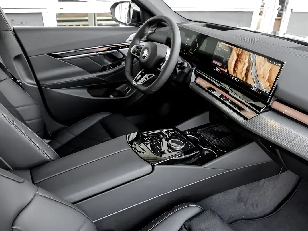 BMW 530 xDrive M Sport - Thumbnail 3