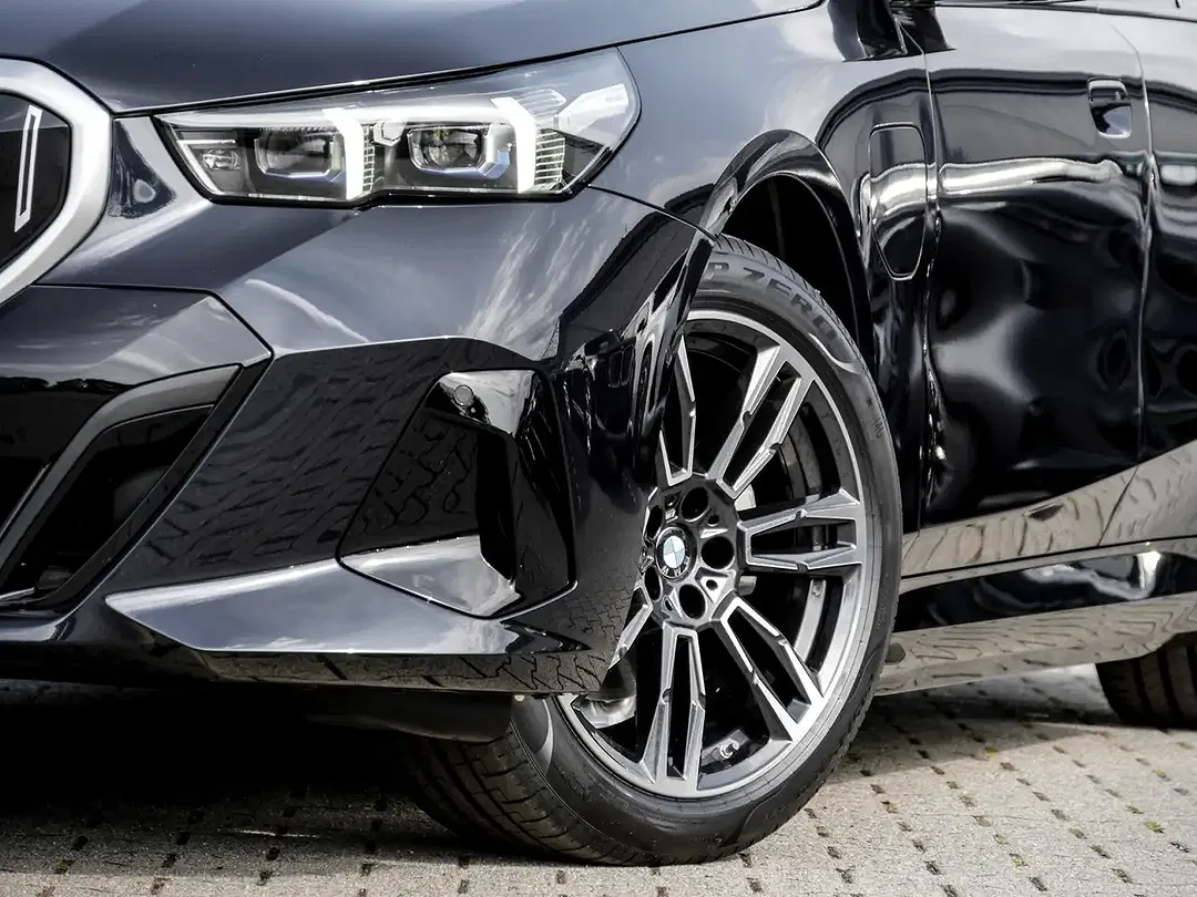 BMW 530 xDrive M Sport - Thumbnail 5