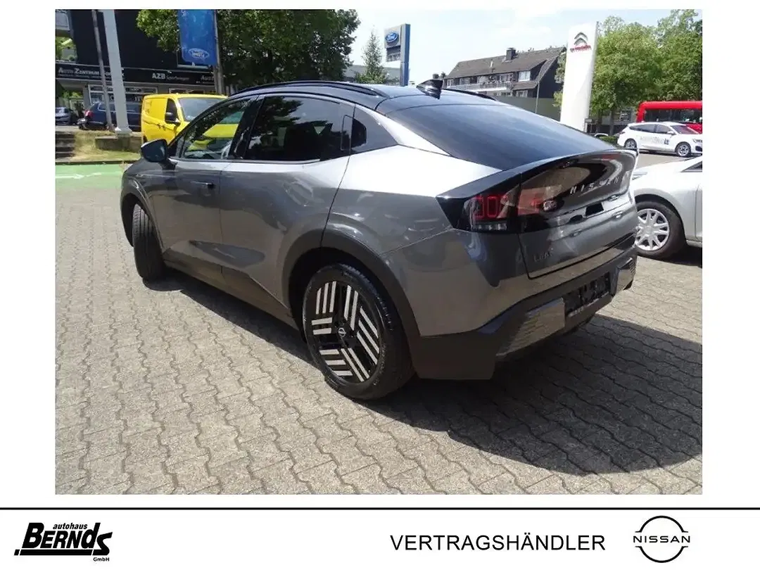 Nissan Leaf - Thumbnail 4
