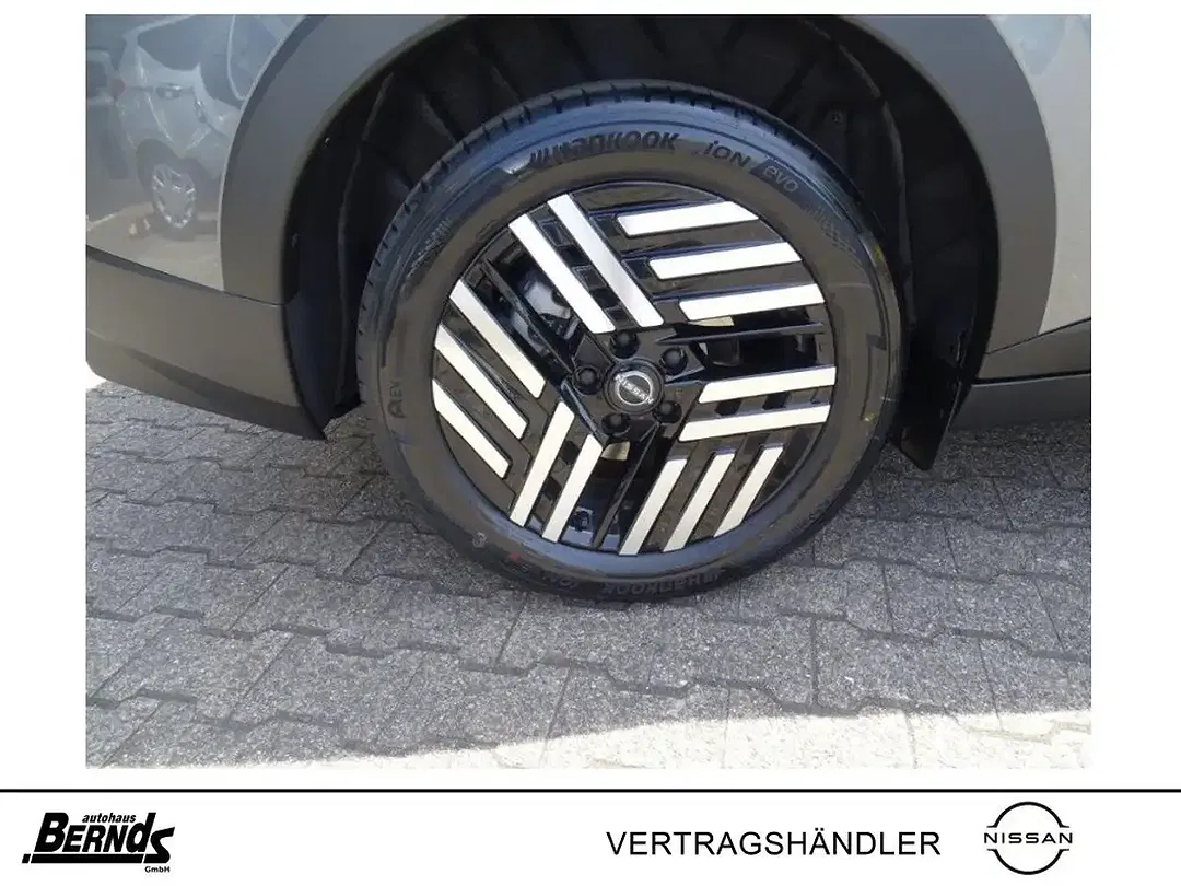 Nissan Leaf - Thumbnail 5