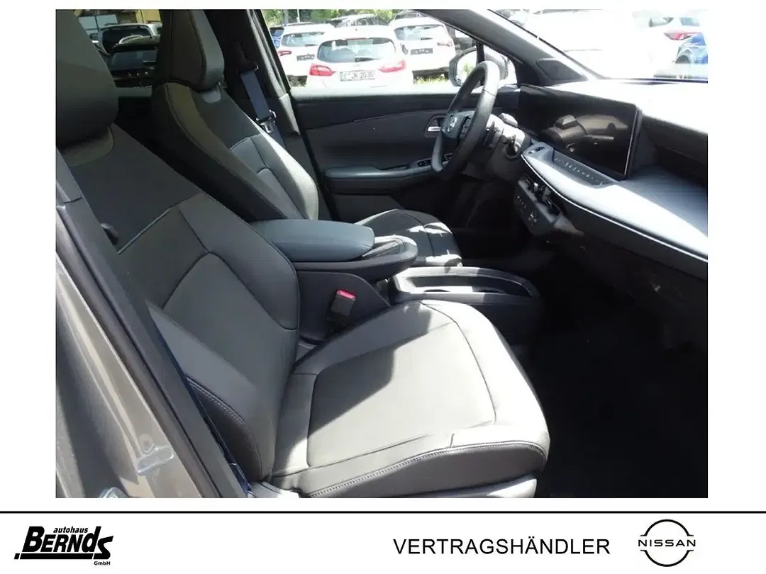 Nissan Leaf - Thumbnail 6