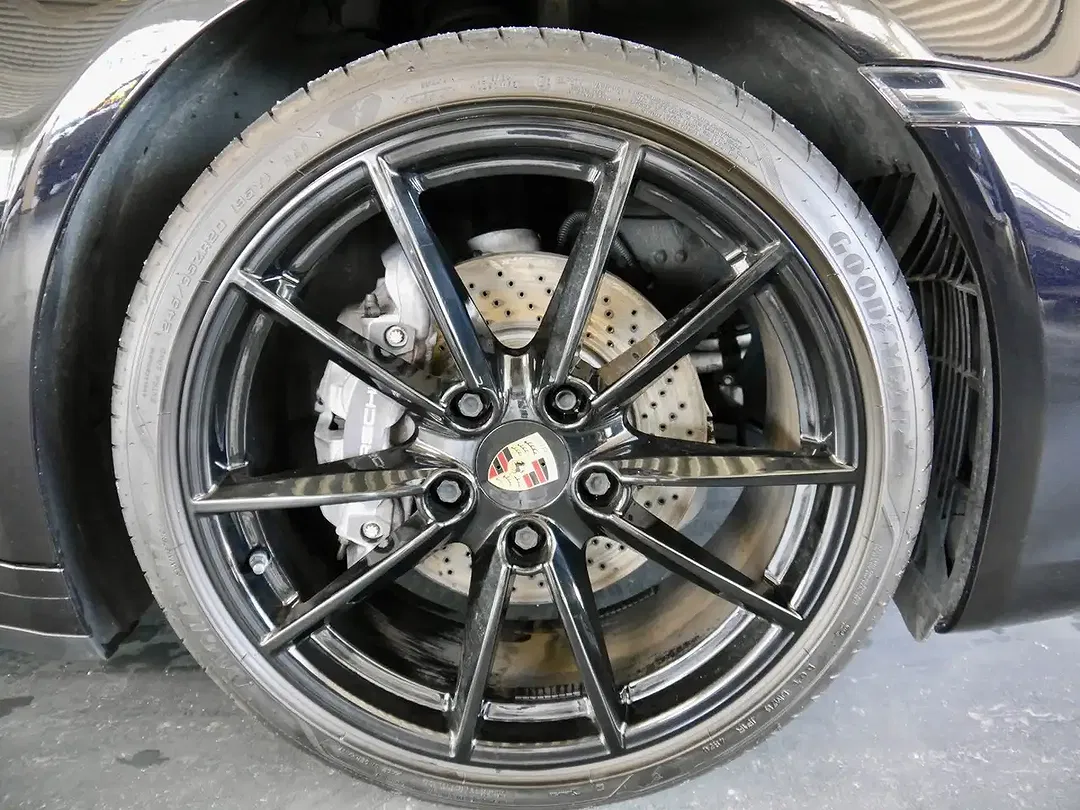 Porsche 992 Carrera - Thumbnail 9