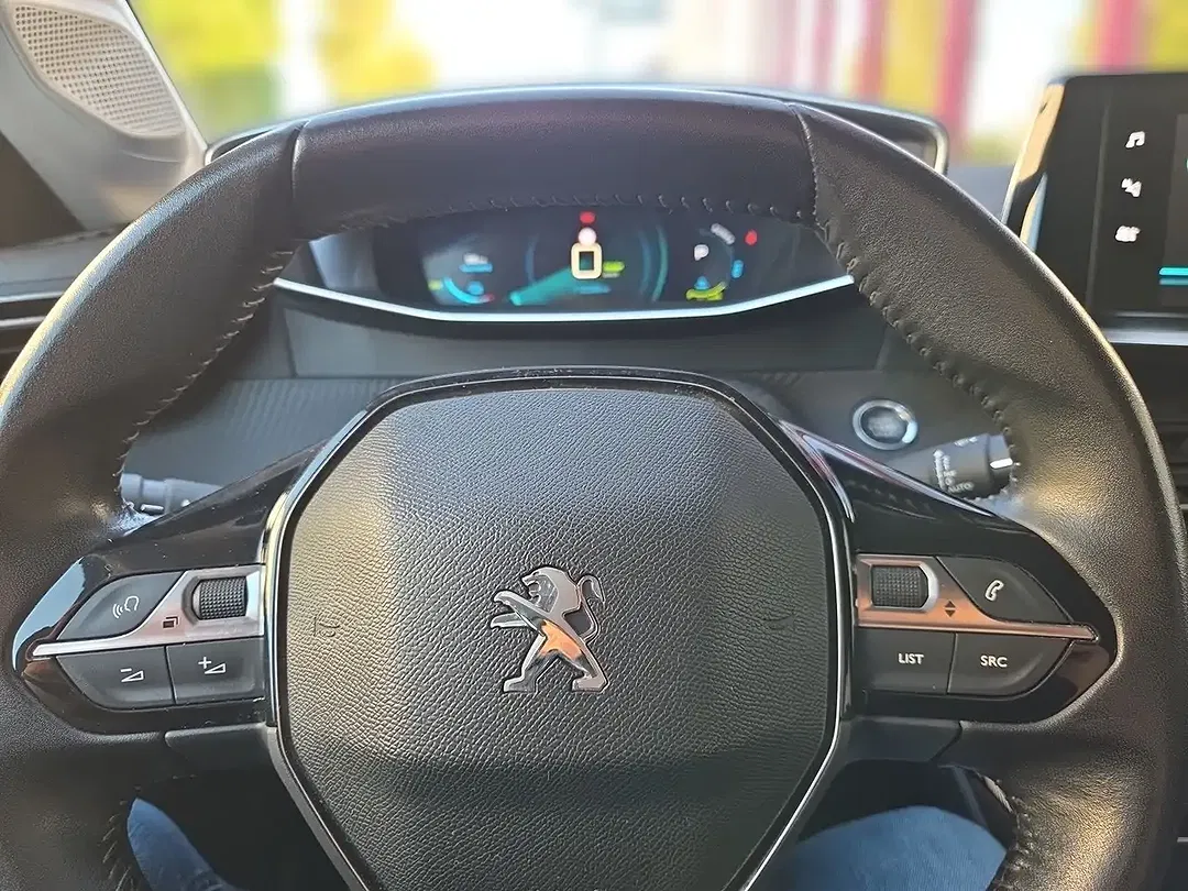 Peugeot 208 Allure Plus - Thumbnail 8